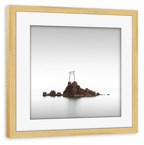 Poster mit Rahmen kiefer "Torii Minato | Japan" artboxONE - Natur,Reise,Städte / Tokio - Japan,Asien,Torii,Tokio,Shinto,Stein,Steine,Fels,Felsen