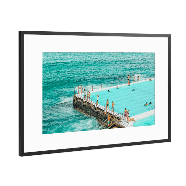 Poster mit Rahmen Schwarz (Metallic) "Pool Parties" artboxONE - Menschen