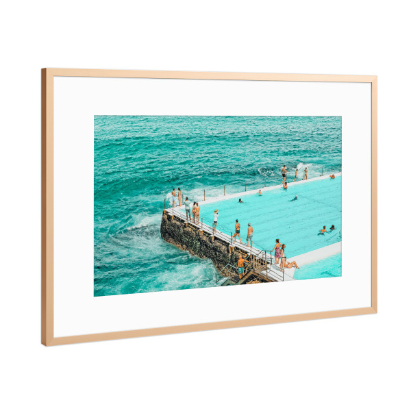 Poster mit Rahmen Kupfer "Pool Parties" artboxONE - Menschen