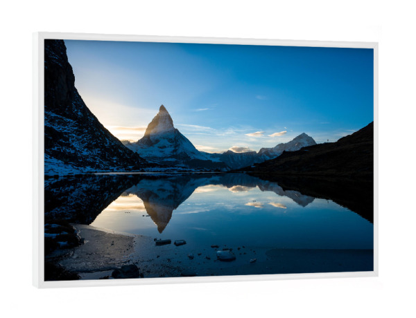 Poster mit weißem Rahmen "Matterhorn from Riffelsee" artboxONE - Natur