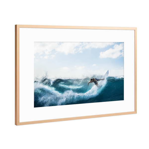 Poster mit Rahmen Kupfer "Catching A Wave" artboxONE - Reise / Strand und Meer,Sport / Sommerspiele