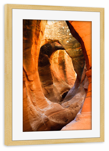 Poster mit Rahmen kiefer "Arch inside Peek-A-Boo slot canyon" artboxONE - Natur,Abstrakt