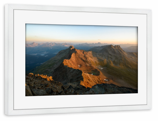 Poster mit Rahmen weiß "Sunrise panorama from Piz Languard" artboxONE - Natur