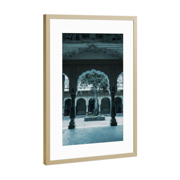 Poster mit Rahmen Gold "India Arch" artboxONE - Reise,Architektur,Reise / Asien - Indisch,Lost places,India arch,Innenhof,Vintage