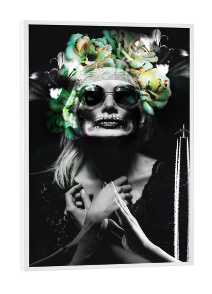 Poster mit weißem Rahmen "Woman Faith" artboxONE - Menschen - Frau,Totenkopf,Rock,Tod,Fé mulher