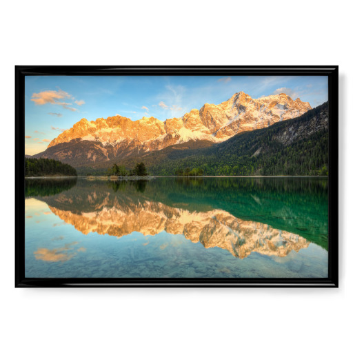 Alpenglühen am Eibsee in Bayern Alpenglühen am Eibsee in Bayern